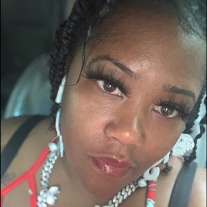 Meet your Posher, Crystal